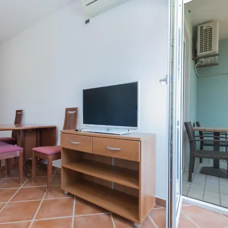 Apartment Riva A12 Medulin